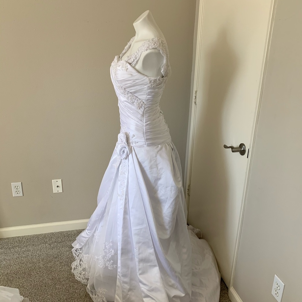 JJ’s House WEDDING DRESS - Picture 5 of 8